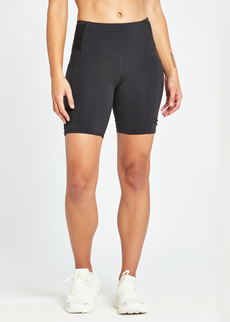 Load image into Gallery viewer, Oiselle Women&#39;s Mid Length Pocket Jogger Shorts
